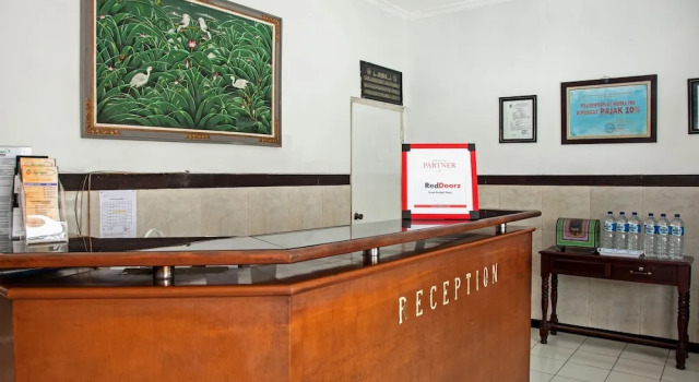 RedDoorz near City of tomorrow mall, Book Hotel 3-Star Hotels in Gayungan, 3*