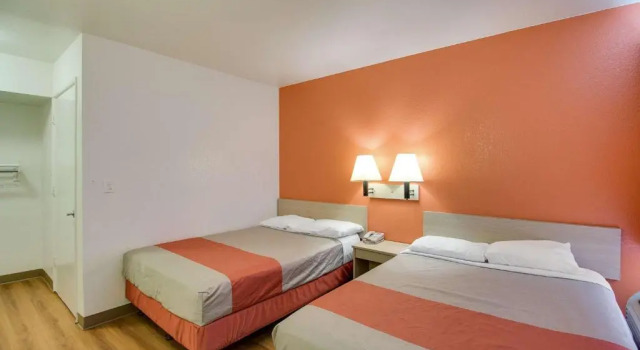 Четырёхместный номер Standard Motel 6-Phoenix, AZ - East