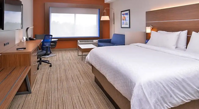 Двухместный люкс c 1 комнатой Holiday Inn Express & Suites Farmville by IHG