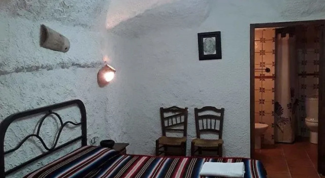 Cuevas Lourdes, Varaa Hotelli Benamaurel Granada
