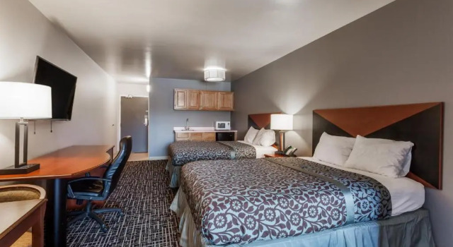 Четырёхместный люкс Days Inn & Suites by Wyndham Lancaster Amish Country