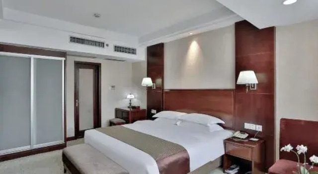 Люкс с балконом Jinyuan Hangzhou