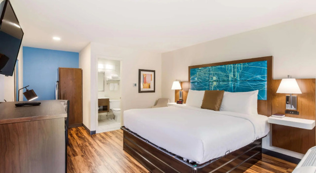 Четырёхместный люкс Red Lion Inn & Suites Nashville Airport