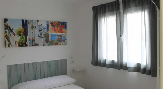 Hostal royal begoña, Забронировать Отель Фуэнкарраль – Эль-Пардо Мадрид, рядом с Бегонья