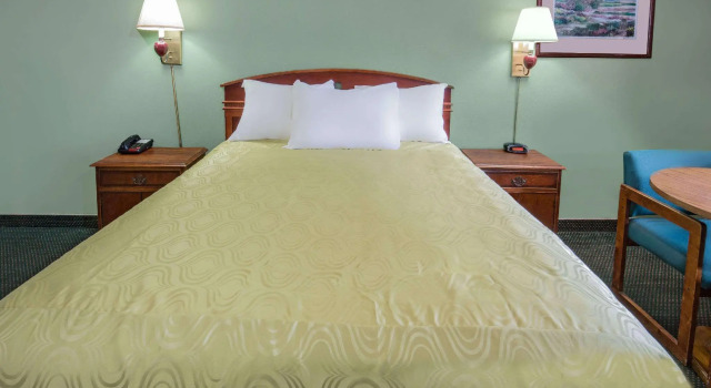 Двухместный номер Days Inn by Wyndham Ontario Airport