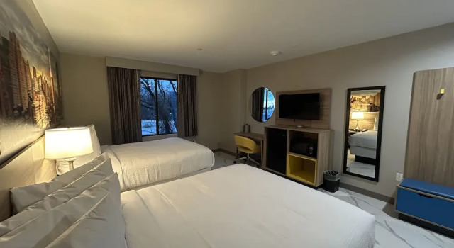 Четырёхместный номер Standard Days Inn by Wyndham Staten Island