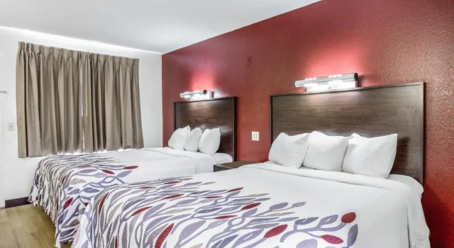Четырёхместный номер Deluxe Red Roof Inn Gallup