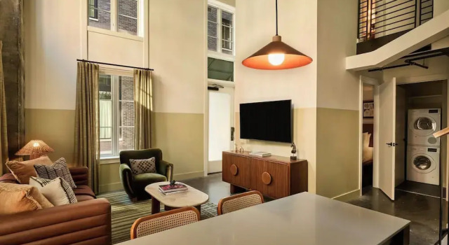 Четырёхместный люкс с 2 комнатами Апартаменты The Ann Savannah By Marriott Bonvoy