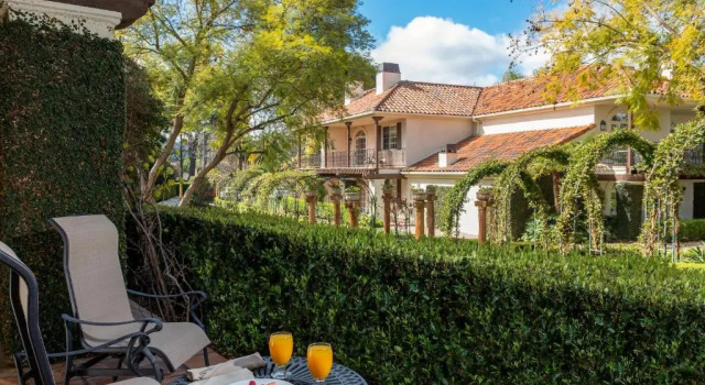 Двухместный люкс Westlake Village Inn