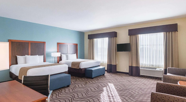Четырёхместный номер Deluxe La Quinta Inn & Suites by Wyndham Mathis