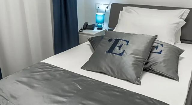 Трёхместный номер Standard LEssenza Hotel