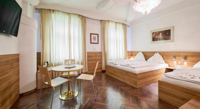 Трёхместный номер Standard Hotel Strasser