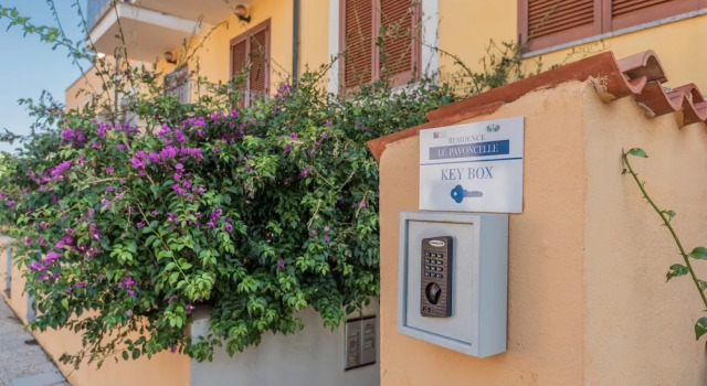 Glorious Residence Le Pavoncelle Studio Sleeps 2, Book Hotel Santa Teresa Gallura Emerald Coast