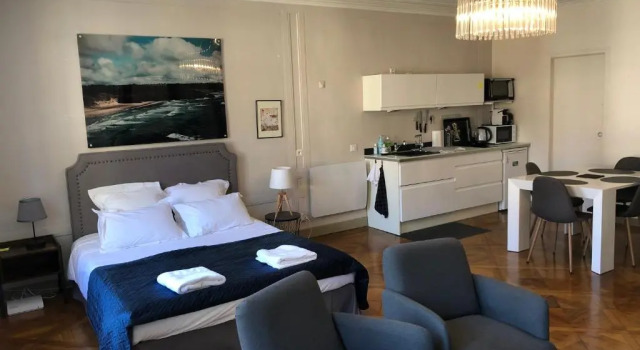 Grand studio en hyper centre, Забронировать Отель Отели Finistère с парковкой, Парковка