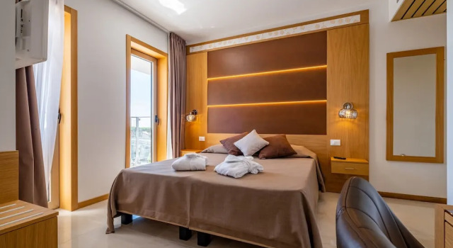 Трёхместный номер Standard с балконом и с видом на гавань Hotel Mare