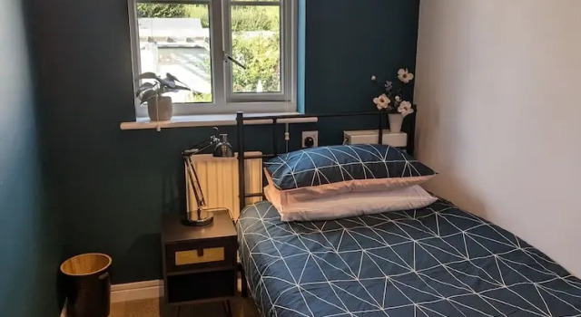 Modern 3B Eastbourne Retreat: Tranquil & Cozy Stay, Забронировать Отель Отели Исторического графства Суссекса с парковкой, Парковка