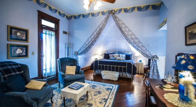 Люкс Royal Sugar Magnolia Bed & Breakfast