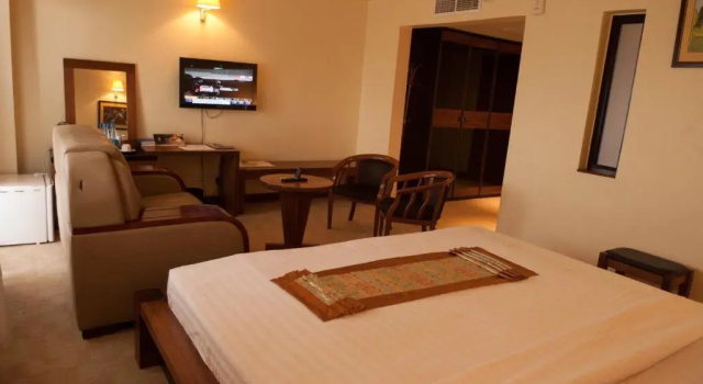 Двухместный номер Deluxe с видом на озеро Gold Crest Hotel