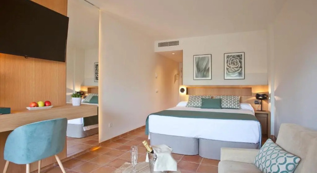 Трёхместный номер Standard Mon Port Hotel & Spa