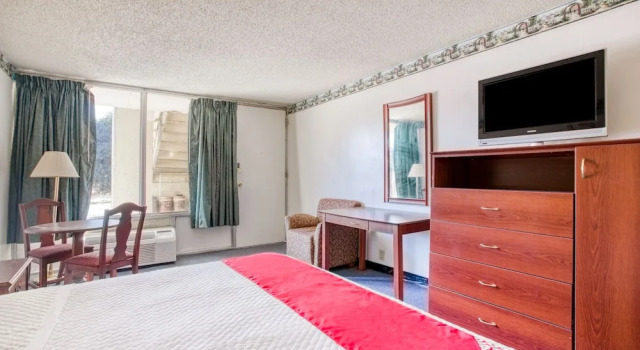 Двухместный номер Standard с балконом Travelers Inn By OYO, Templeton VA