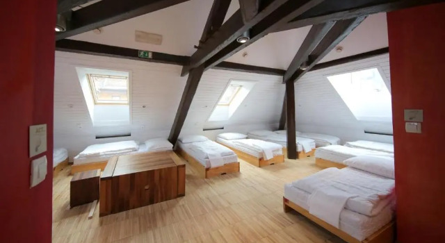 Hostel Javni Zavod Mekinjski Samostan, Rezervovat Hostel Hotely v Kamnik s parkováním, Parkování