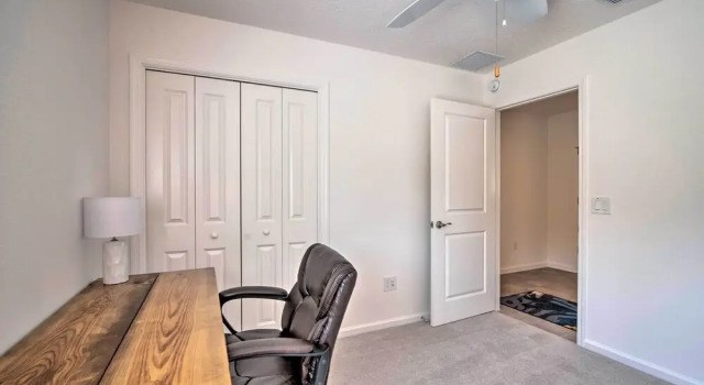 Open-concept Wildwood Home w/ Lanai & Yard!, Rezerwuj Hotel Wildwood Floryda