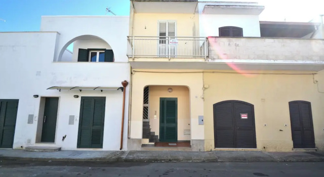 Alba Two-room Air-conditioned Holiday Home for 4 Guests, Book Feriehus Melendugno Salento