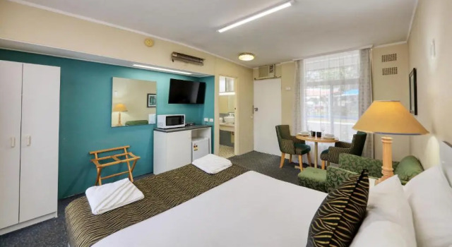 Номер Deluxe Silver Oaks Motel