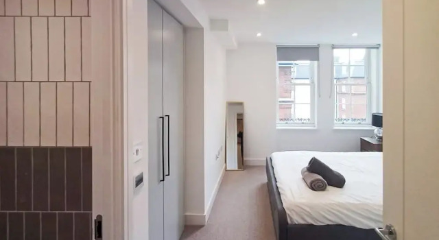 Modern 2 Bedroom 2 Bathroom Apartment, Varaa Huoneisto Asunnot kohteessa Merseyside, Huoneisto
