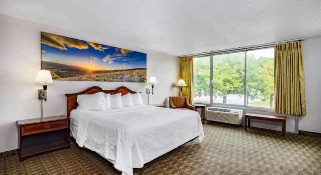 Номер Days Inn by Wyndham Cambridge