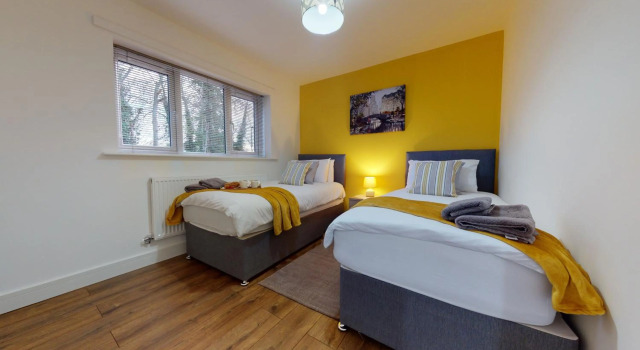 Spacious 2 Bedroom Corporate Apartment by Srk Serviced Accommodation