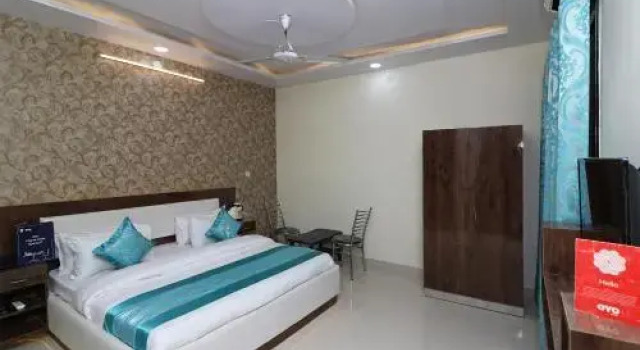 Oyo 15085 Rudra Inn