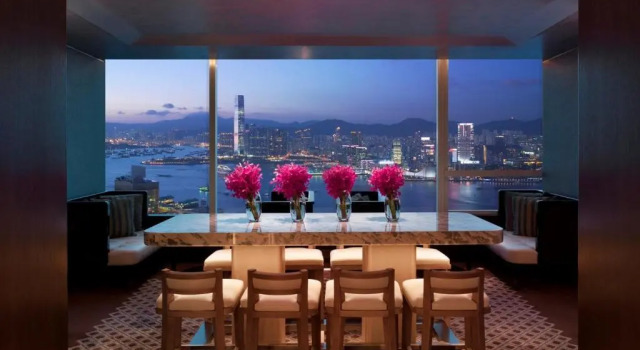 Dyrektorski dwuosobowy pokój z widokiem na port Conrad Hong Kong