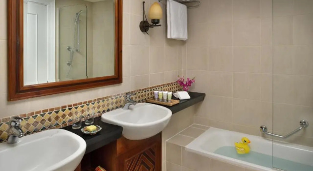 Семейный номер Standard Mövenpick Resort & Residences Aqaba