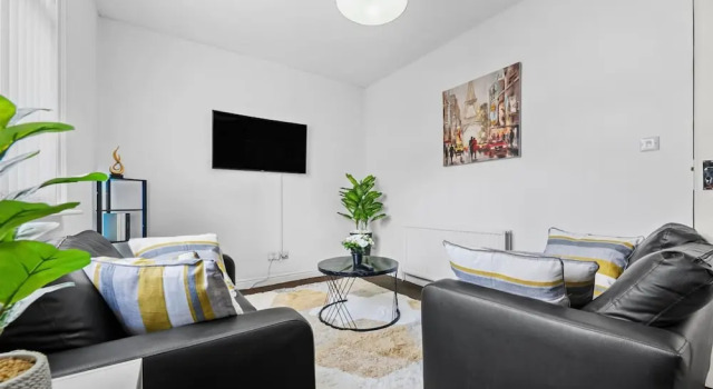 Leeds City Studio Stay Ensuite Kitchenette Street Parking
