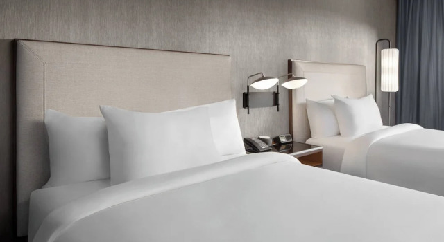 Одноместный люкс c 1 комнатой Courtyard by Marriott Lansing Downtown