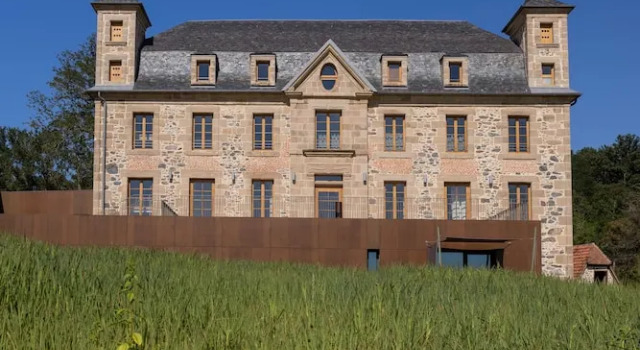 Cueillette, Book Hotel Hoteller i Correze med parkering, Parkering