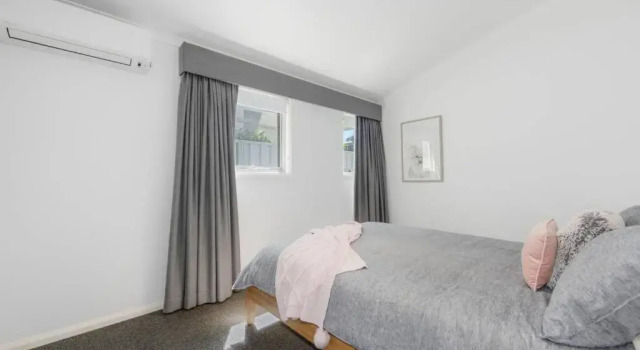 Laze @ Lighthouse - family home with heated pool
