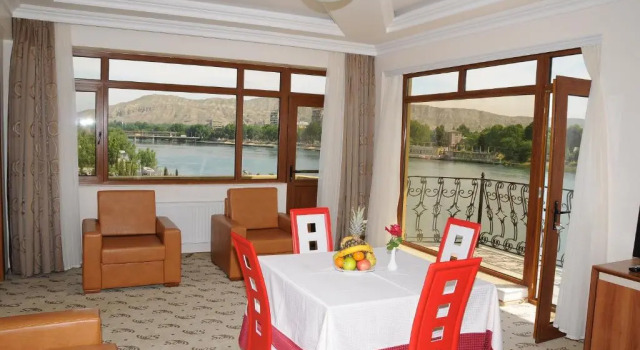 Suite River Side Hotel