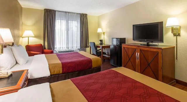 Четырёхместный номер Standard Studios & Suites 4 Less Charlotte