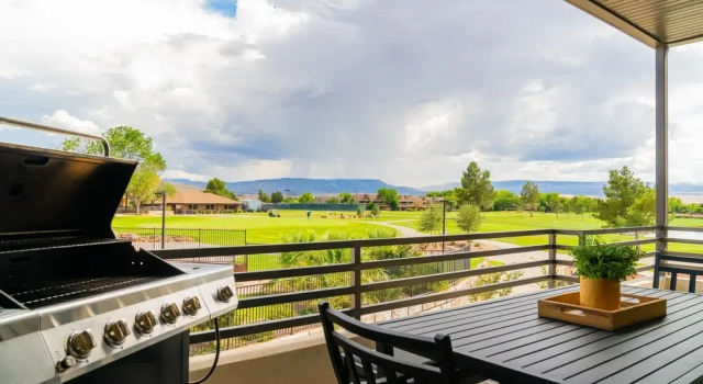 6 At Bloomington Country Club 3 Bedroom Apts by Redawning, Varaa Hotelli St. George 