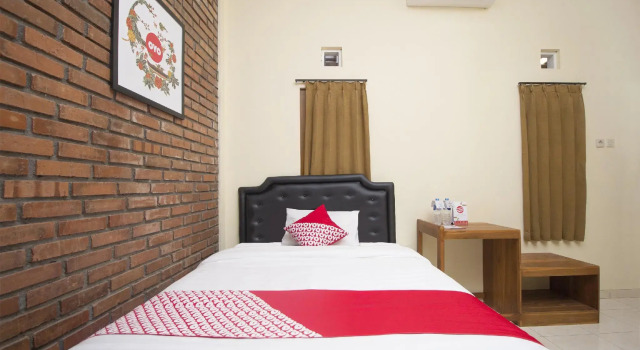OYO 952 Annisa Syariah Guest House, Book Guesthouse Depok 