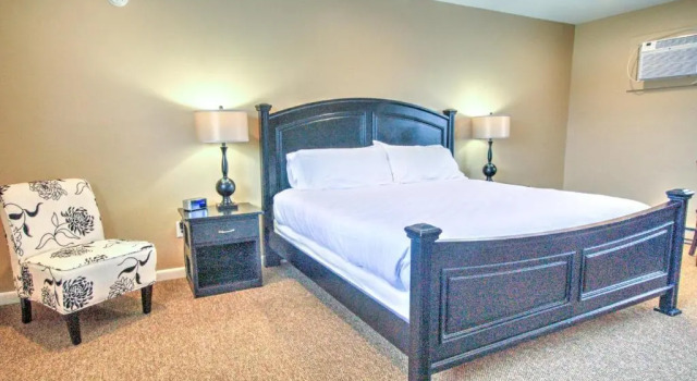 Номер Standard с балконом East Shore Lodging