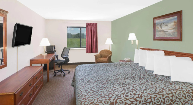 Двухместный номер Standard Days Inn & Suites by Wyndham Brinkley