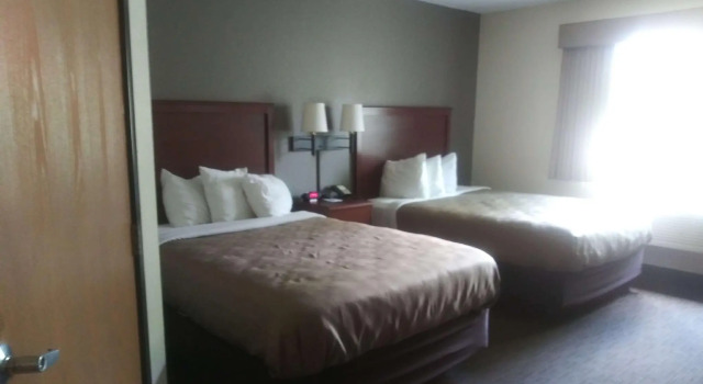 Четырёхместный номер Standard AmericInn by Wyndham Red Wing