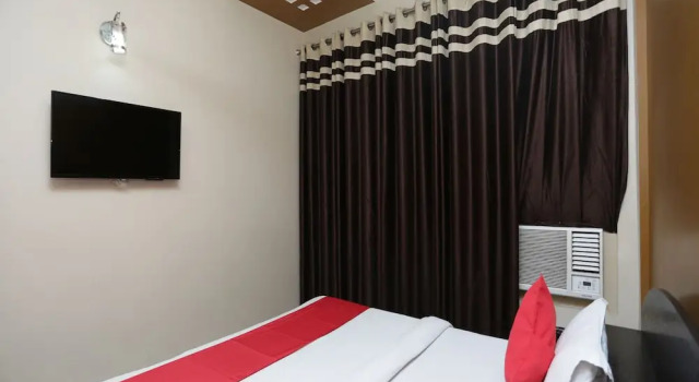 OYO 13388 Hotel Virgo