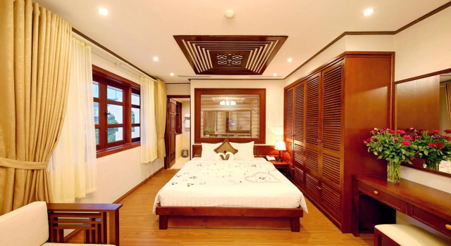 Люкс с красивым видом из окна Hanoi Nostalgia Hotel & Spa