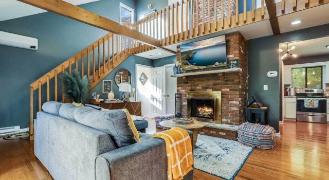 Коттедж Hot Tub, Fire Pit & Barrel Sauna: Poconos Abode