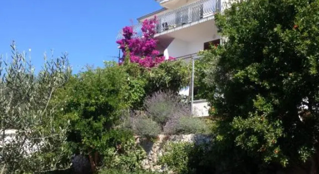 Apartment Lenka, Prenota Appartamento Hotel a Croatian Islands con parcheggio, Parcheggio