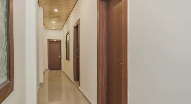 OYO 70438 Hotel R V Palace